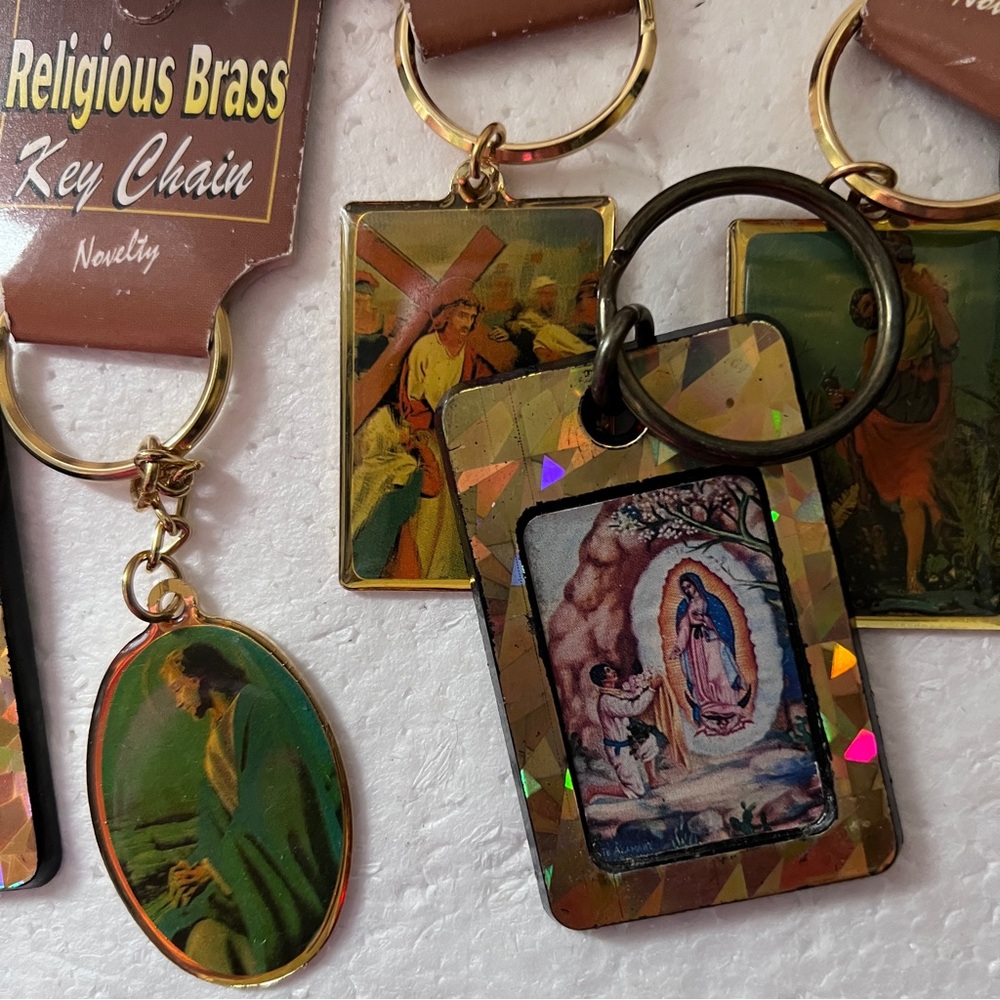 Vintage Catholic Religious Brass Keychains Holographic Novelty Lot - Picture 5 of 5